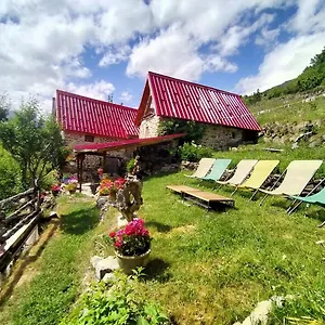 Couette-café Les Toits Rouges - Le Luxe De La Simplicité Au Bout Du Sentier 