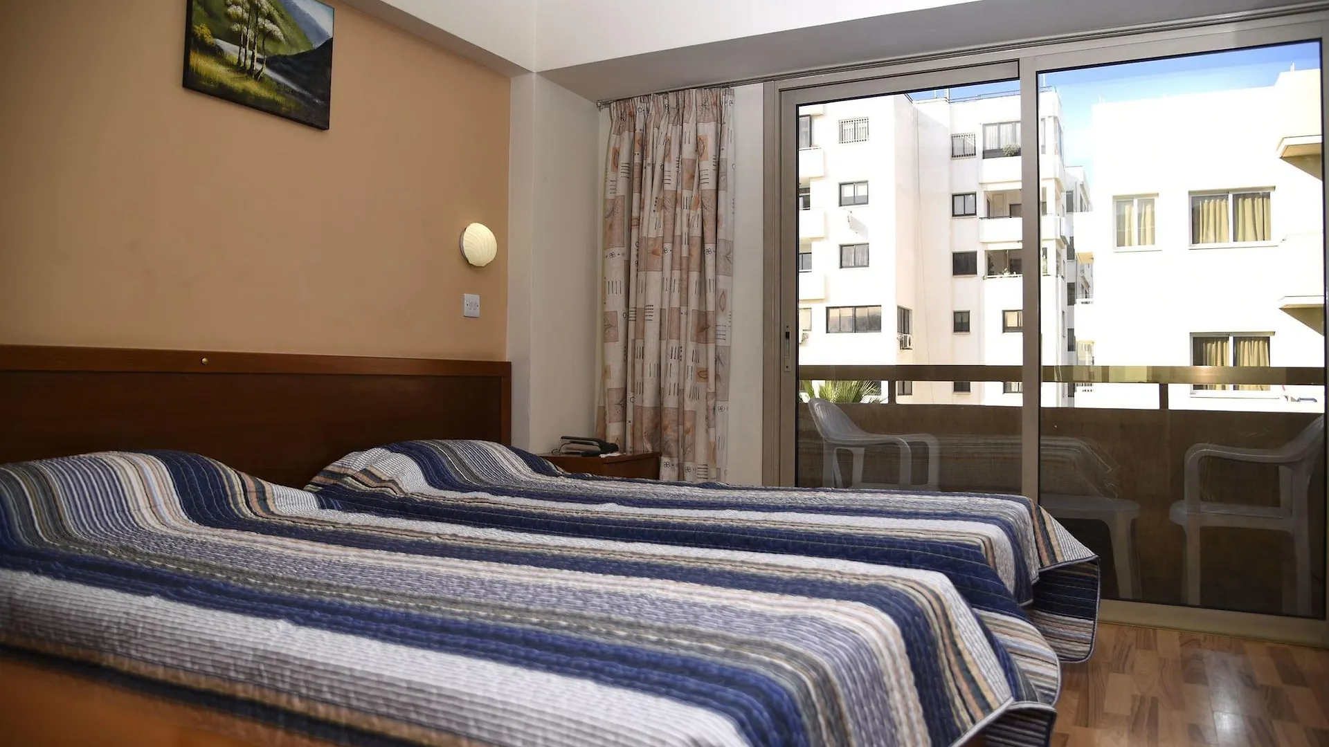 Elysso Hotel Larnaca 2*,